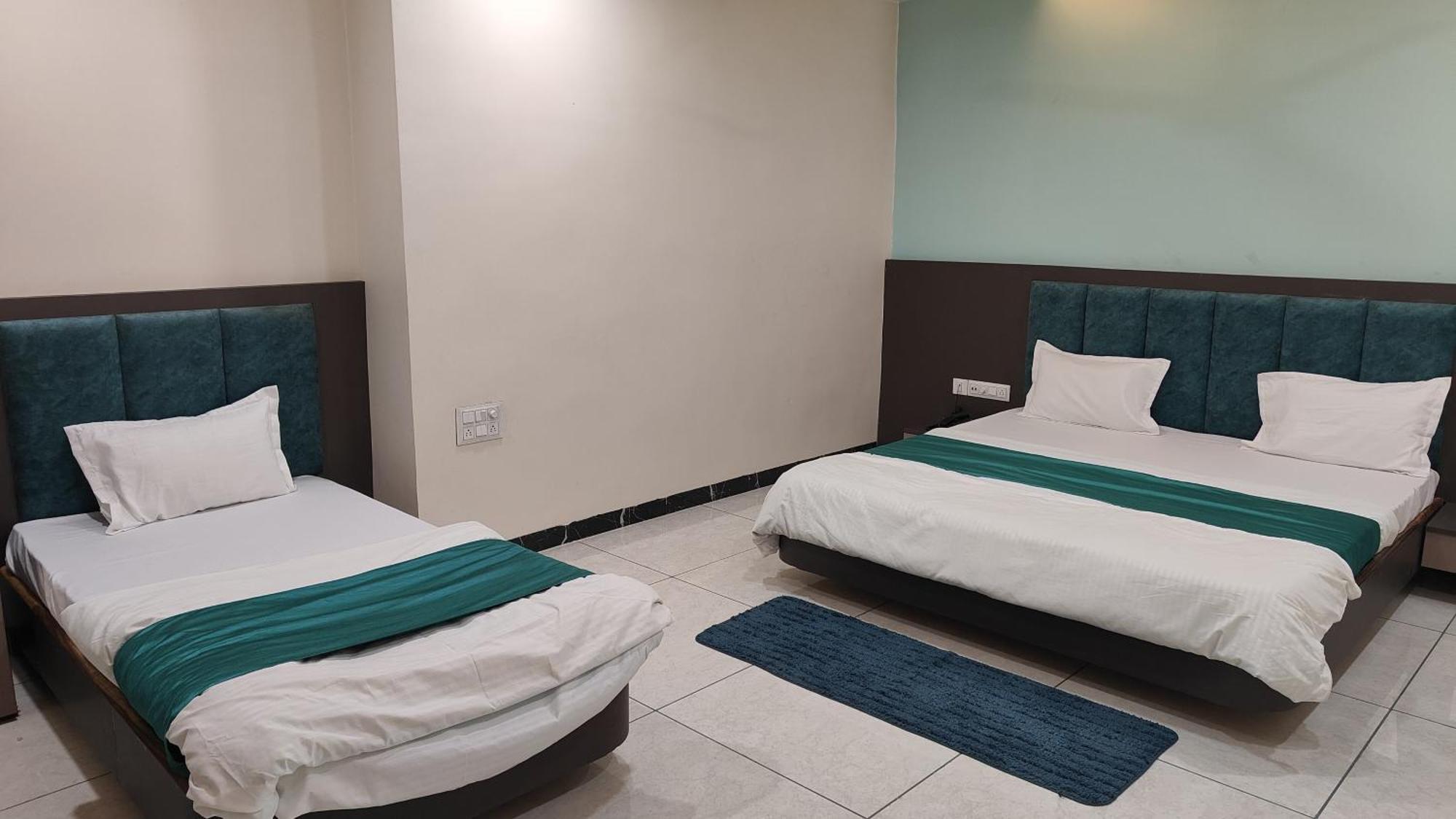 Yashomati Hotel Maheshwar Exterior photo